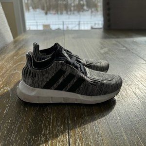EUC Boys Adidas swift run gray/black sneakers shoes size 11K